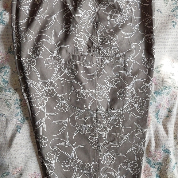 Vintage* 90s Alia Grey-green/White Floral Capri - Picture 7 of 8